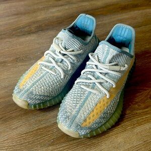 Authentic Yeezy boost 350 sneakers in neutral colors men’s size 8 barely worn